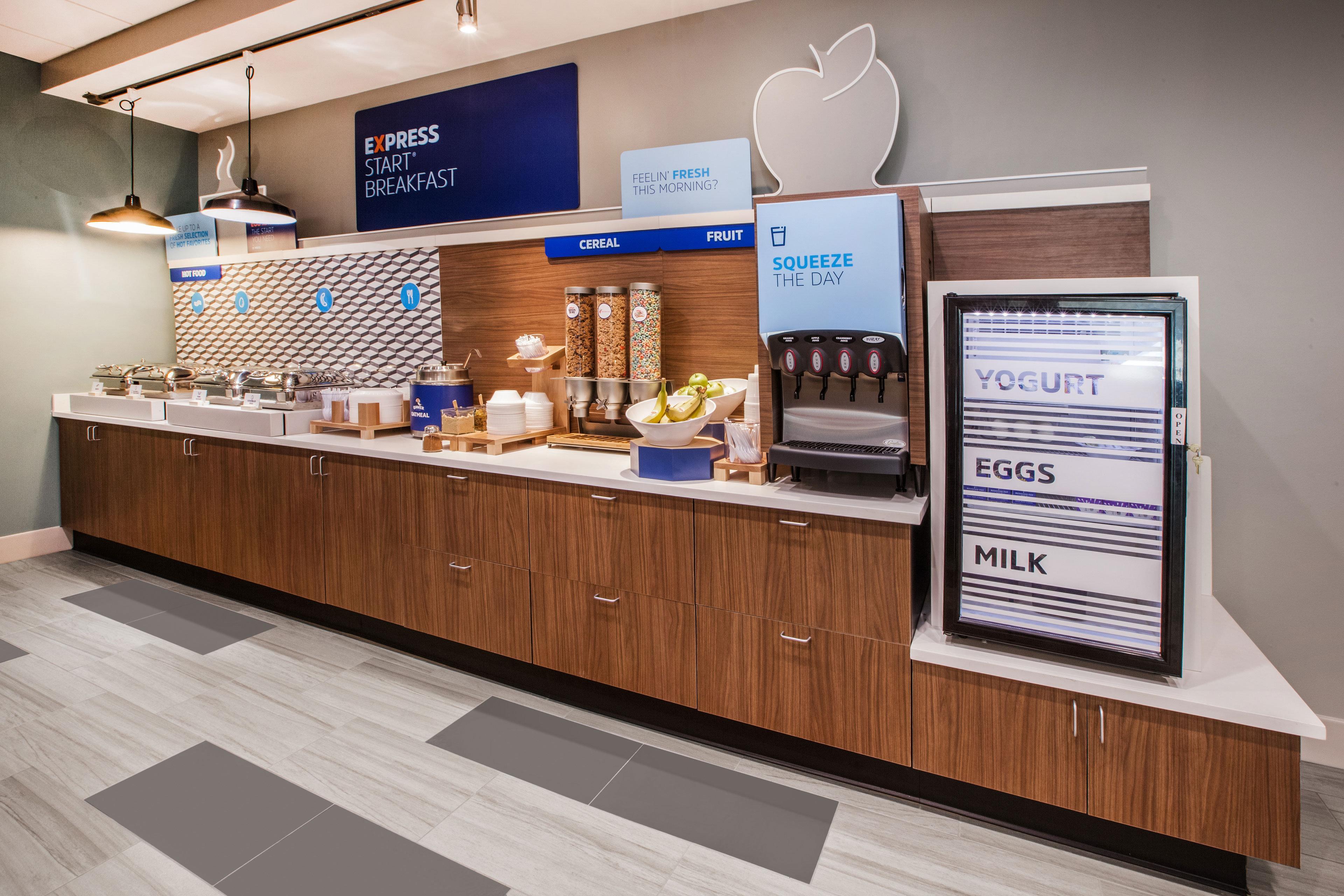 Holiday Inn Express Charleston-Civic Center By Ihg Экстерьер фото