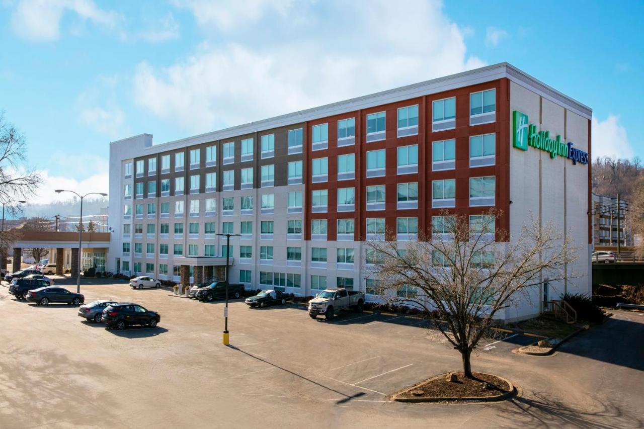 Holiday Inn Express Charleston-Civic Center By Ihg Экстерьер фото
