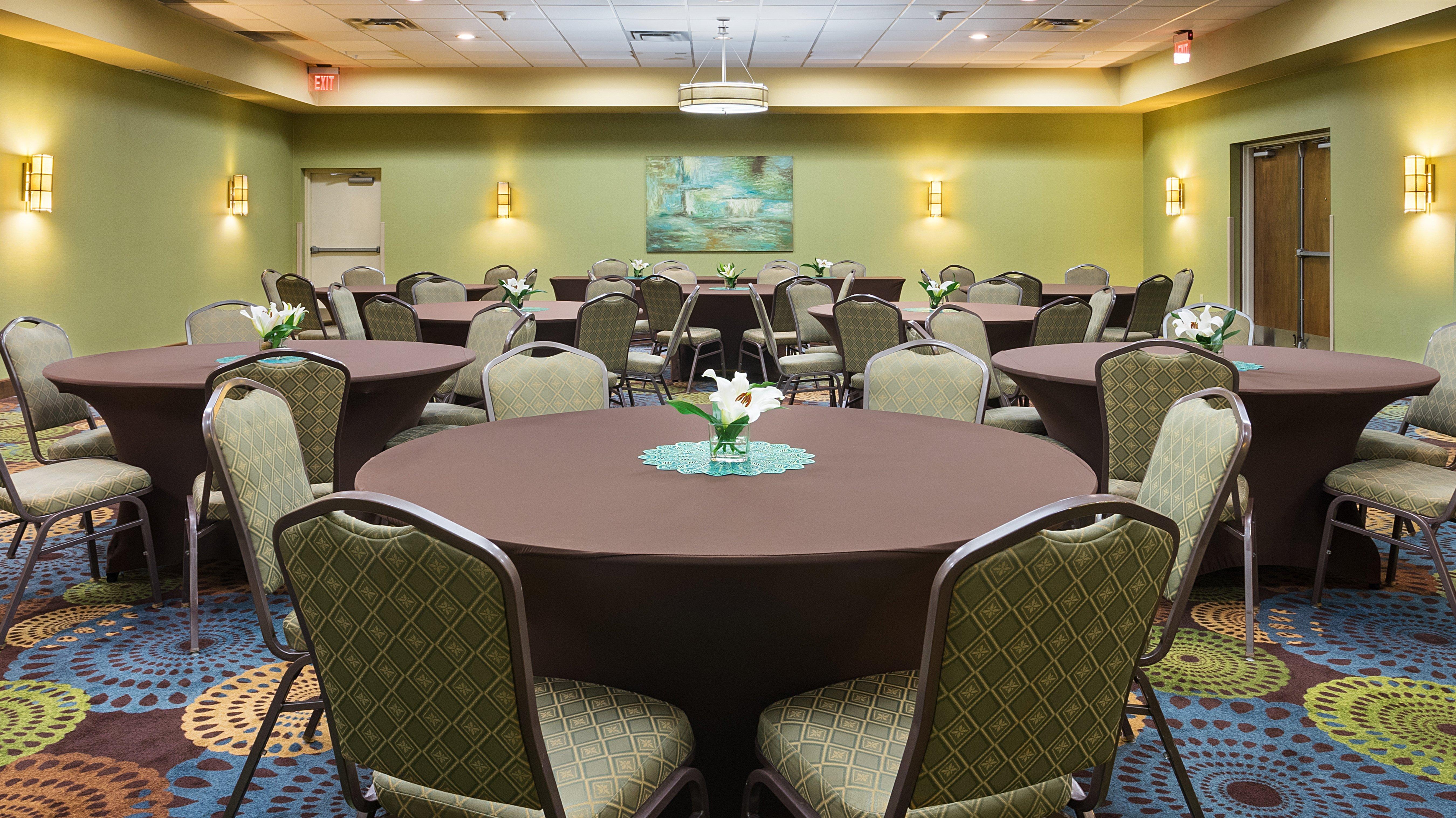 Holiday Inn Express Charleston-Civic Center By Ihg Экстерьер фото
