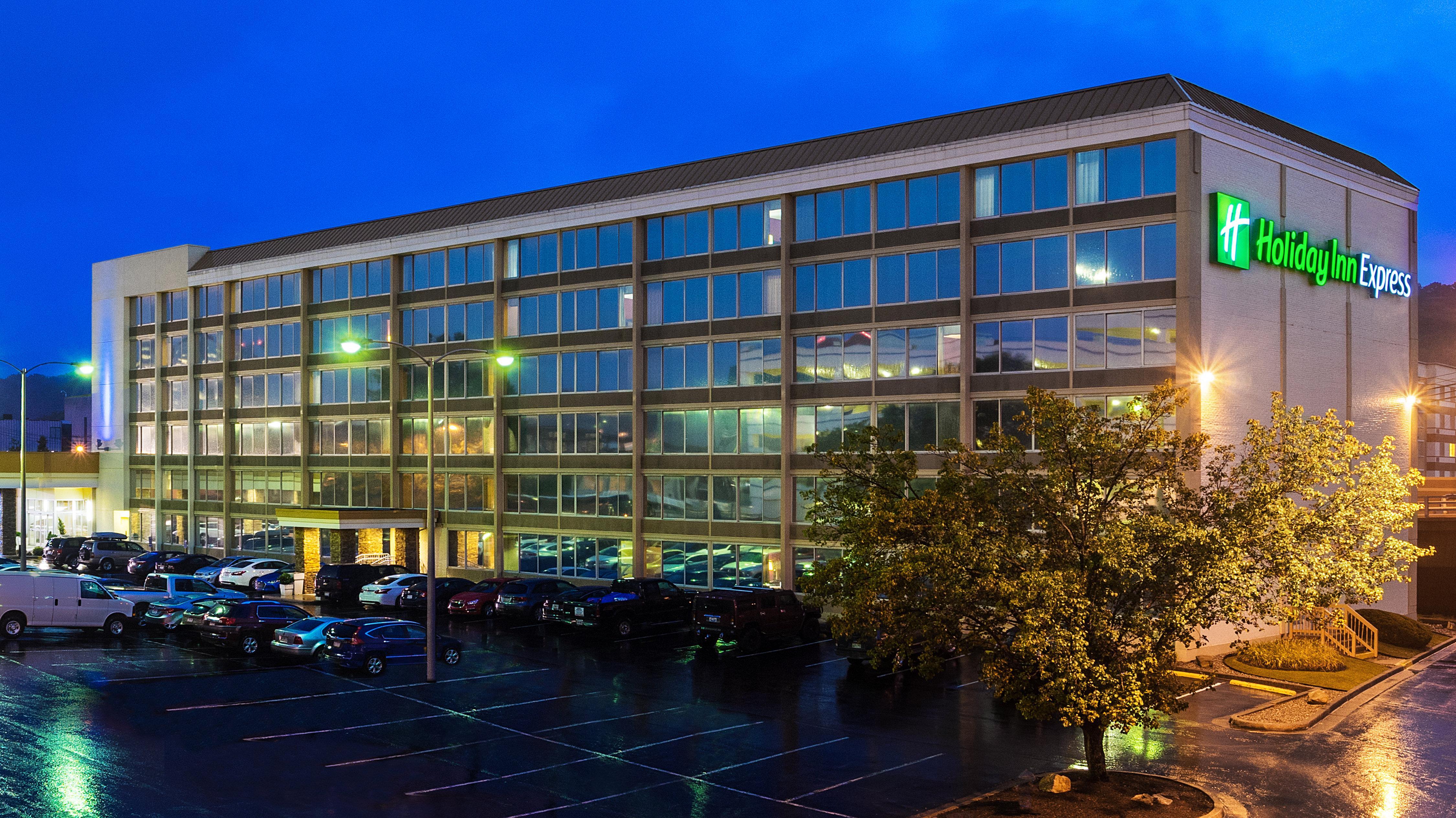 Holiday Inn Express Charleston-Civic Center By Ihg Экстерьер фото