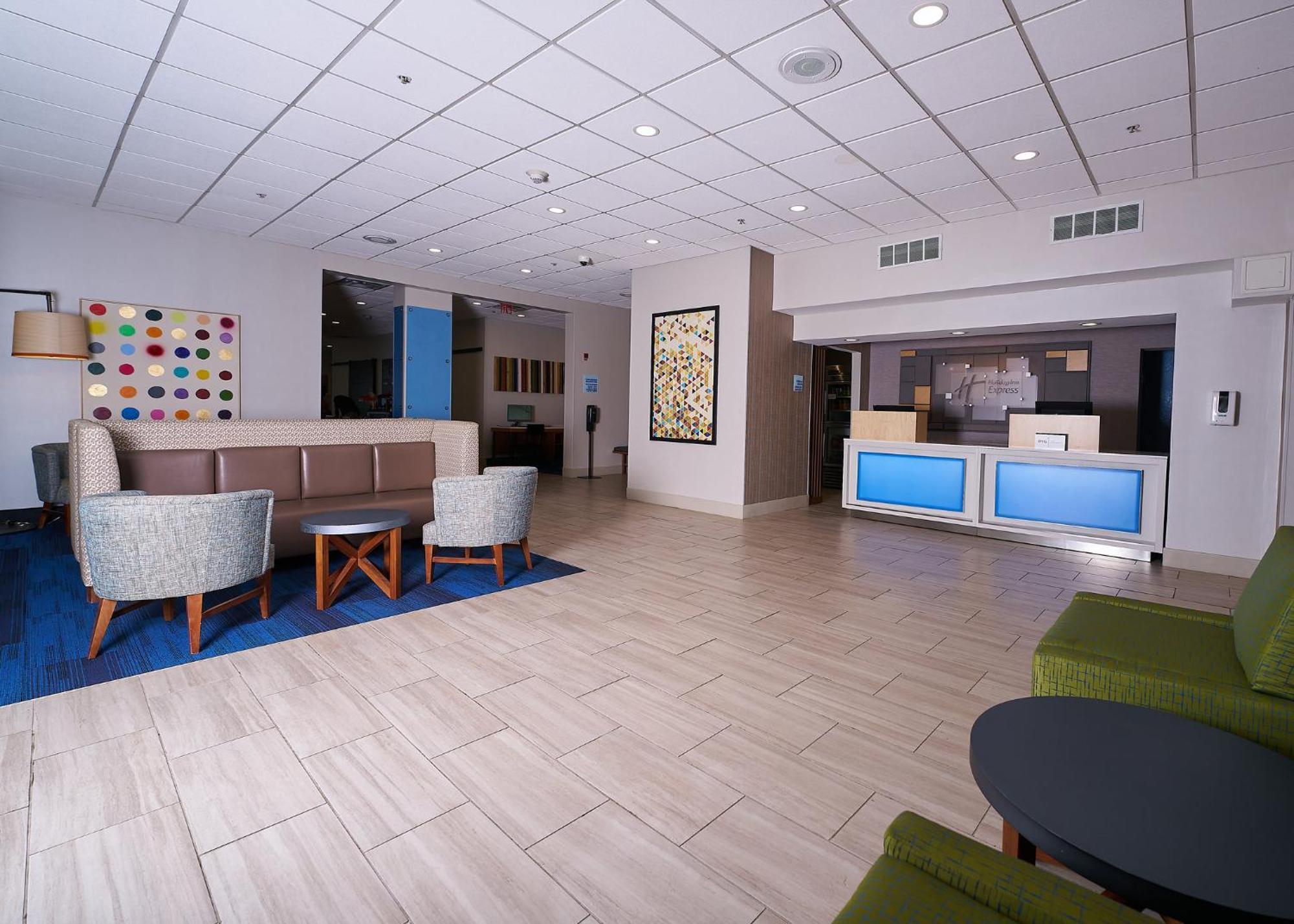 Holiday Inn Express Charleston-Civic Center By Ihg Экстерьер фото